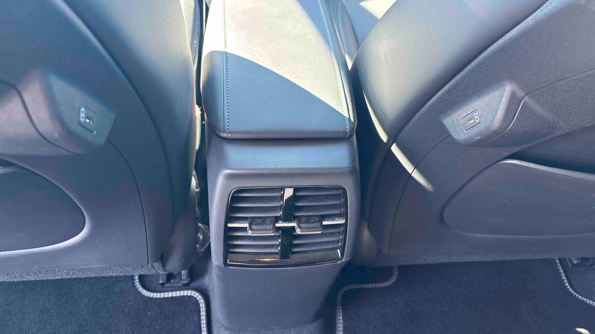 KIA Niro EV Electrique 204 ch Premium - Véhicule Occasion - Océane Auto KIA Niro EV Electrique 204 ch Premium - Véhicule Occasion Océane Auto