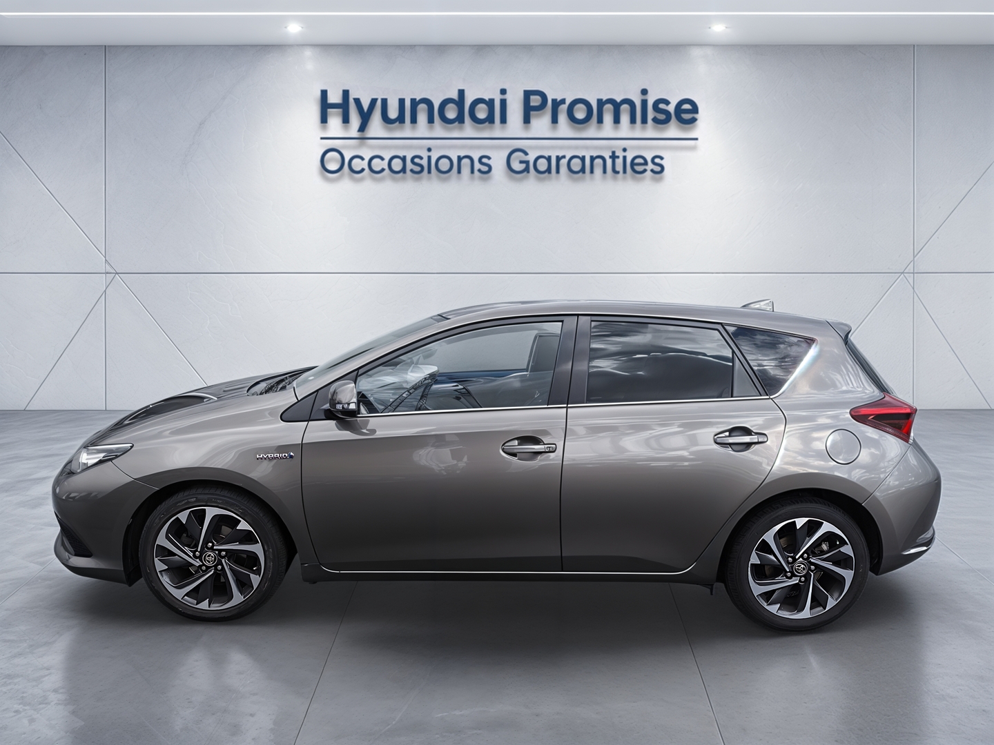 TOYOTA Auris Touring Sports Hybride 136h Design - Véhicule Occasion - Océane Auto TOYOTA Auris Touring Sports Hybride 136h Design - Véhicule Occasion Océane Auto