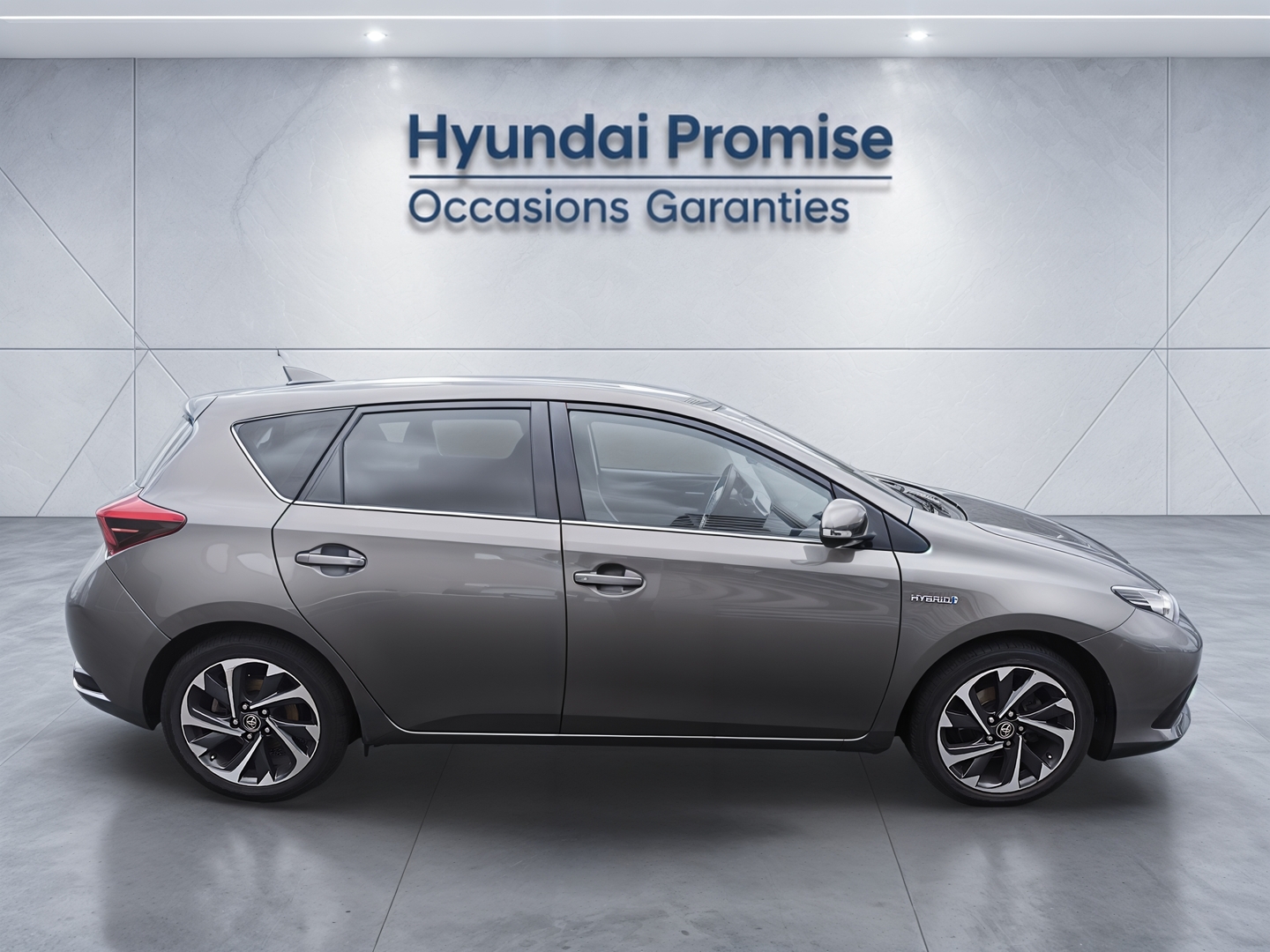TOYOTA Auris Touring Sports Hybride 136h Design - Véhicule Occasion - Océane Auto TOYOTA Auris Touring Sports Hybride 136h Design - Véhicule Occasion Océane Auto