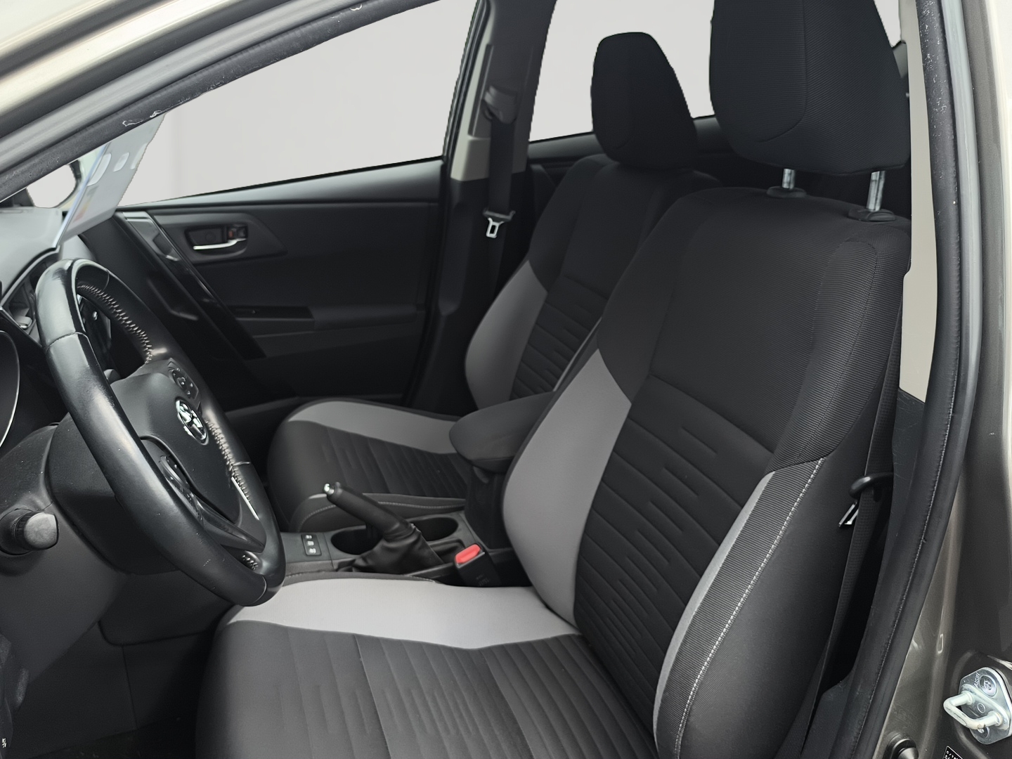 TOYOTA Auris Touring Sports Hybride 136h Design - Véhicule Occasion - Océane Auto TOYOTA Auris Touring Sports Hybride 136h Design - Véhicule Occasion Océane Auto