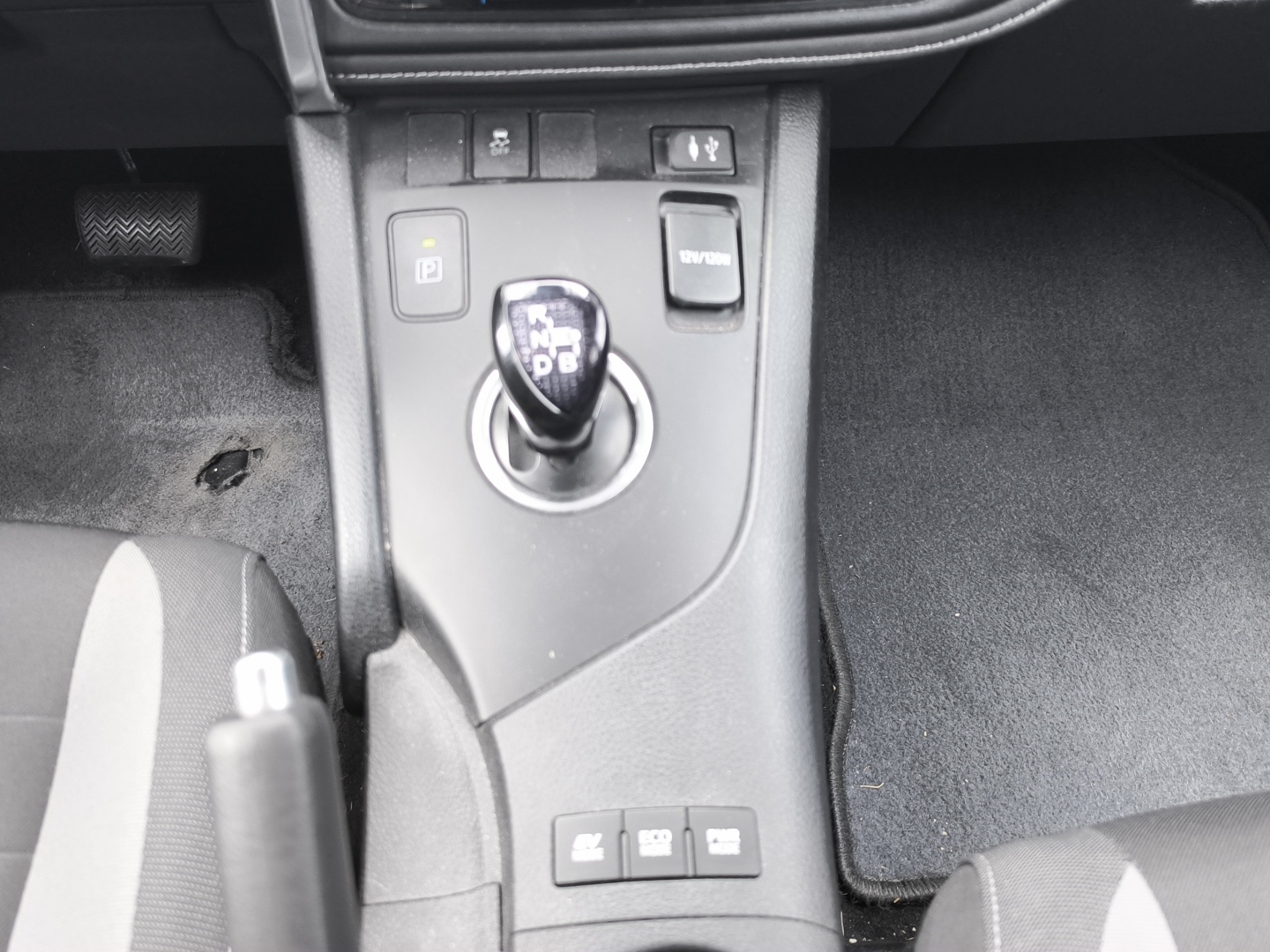 TOYOTA Auris Touring Sports Hybride 136h Design - Véhicule Occasion - Océane Auto TOYOTA Auris Touring Sports Hybride 136h Design - Véhicule Occasion Océane Auto