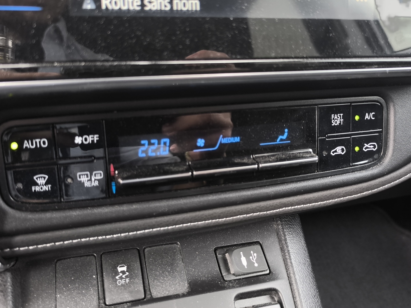 TOYOTA Auris Touring Sports Hybride 136h Design - Véhicule Occasion - Océane Auto TOYOTA Auris Touring Sports Hybride 136h Design - Véhicule Occasion Océane Auto