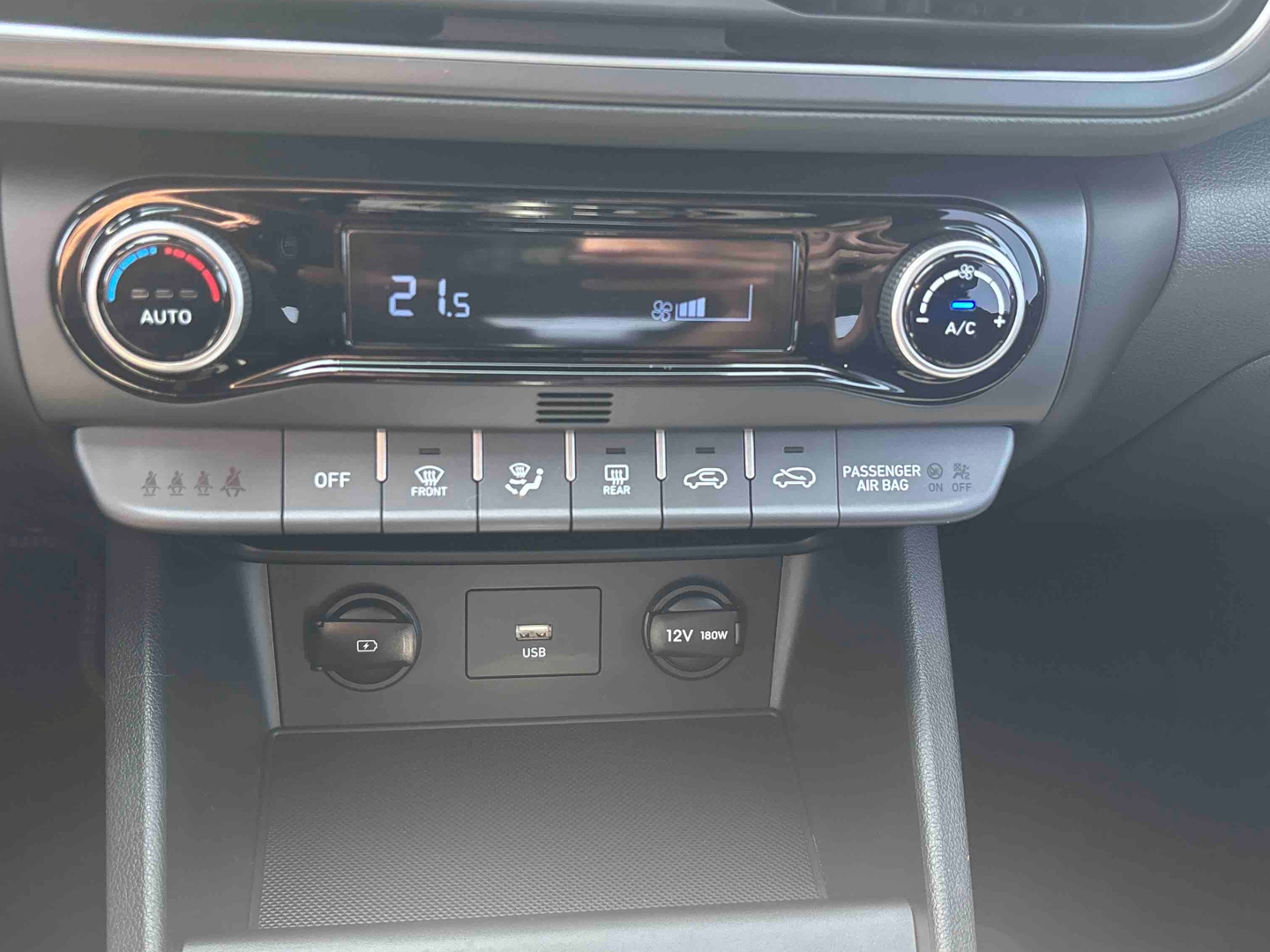 HYUNDAI Kona 1.0 T-GDi 120 Hybrid 48V Intuitive - Véhicule Occasion - Océane Auto HYUNDAI Kona 1.0 T-GDi 120 Hybrid 48V Intuitive - Véhicule Occasion Océane Auto