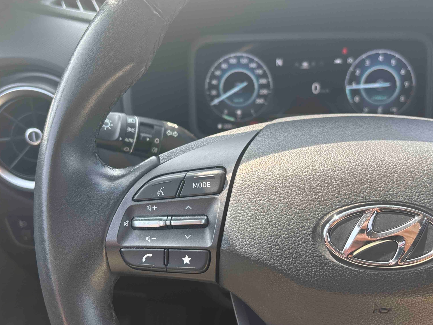 HYUNDAI Kona 1.0 T-GDi 120 Hybrid 48V Intuitive - Véhicule Occasion - Océane Auto HYUNDAI Kona 1.0 T-GDi 120 Hybrid 48V Intuitive - Véhicule Occasion Océane Auto