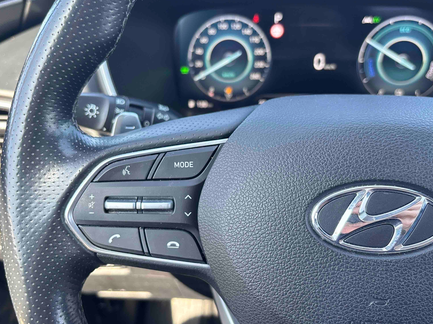 HYUNDAI Santa Fe 1.6 T-GDi Hybrid 230 BVA6 Executive - Véhicule Occasion - Océane Auto HYUNDAI Santa Fe 1.6 T-GDi Hybrid 230 BVA6 Executive - Véhicule Occasion Océane Auto