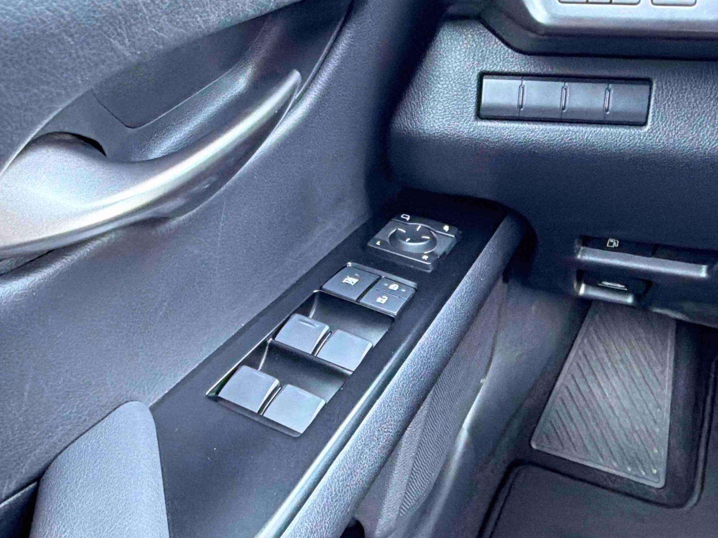 LEXUS UX 250h 2WD Pack Confort Business - Véhicule Occasion Océane Auto