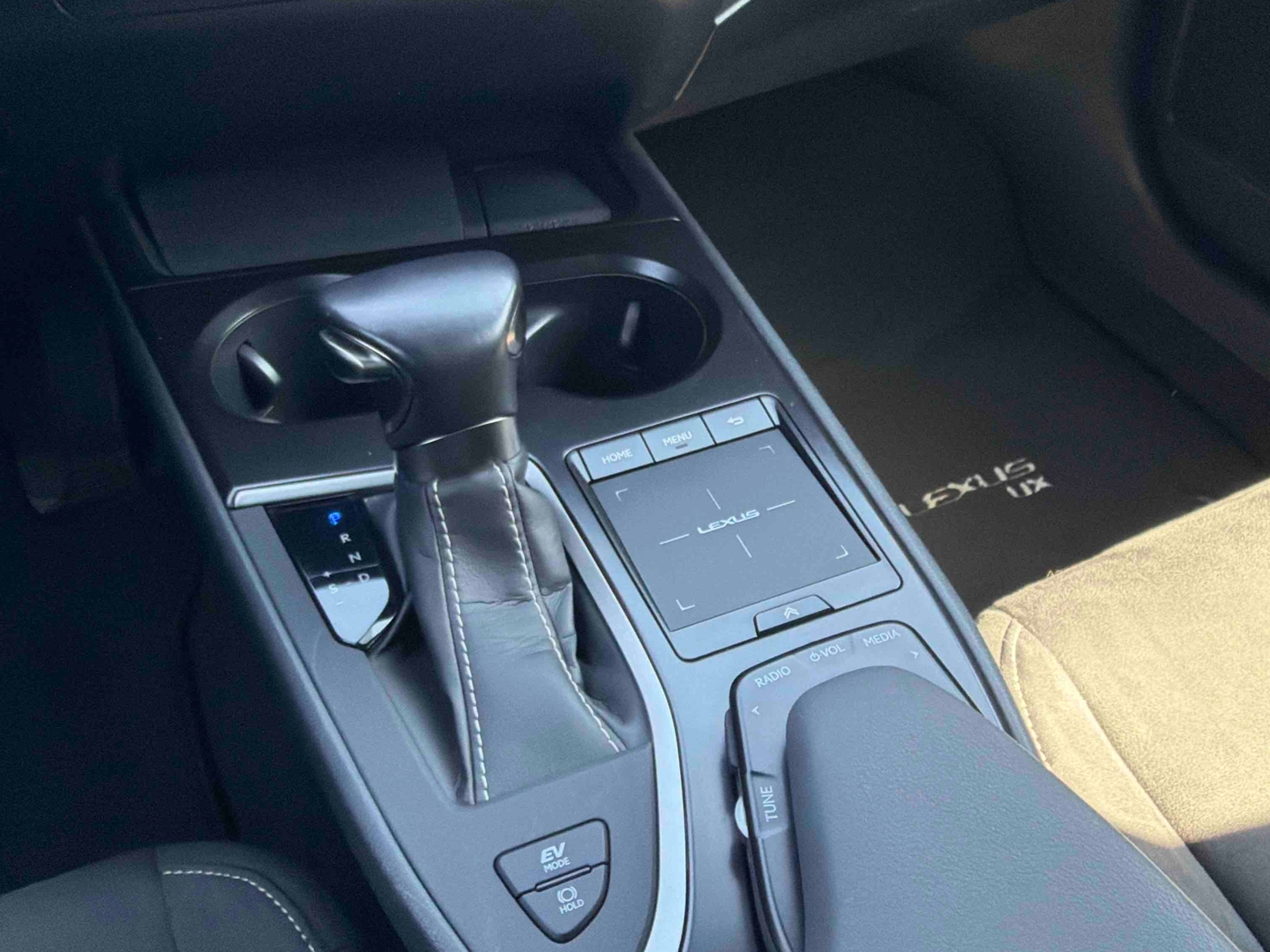 LEXUS UX 250h 2WD Pack Confort Business - Véhicule Occasion Océane Auto