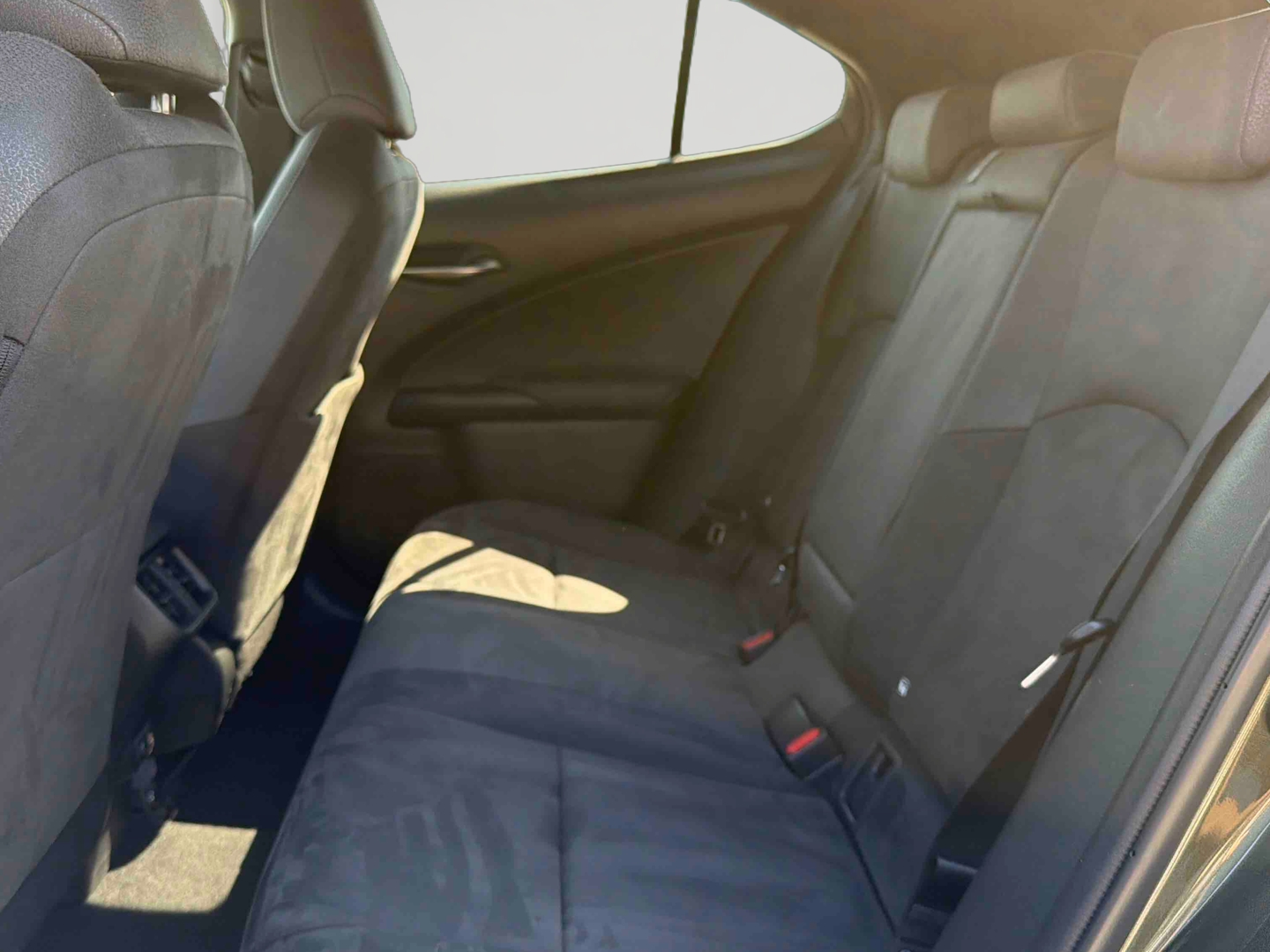 LEXUS UX 250h 2WD Pack Confort Business - Véhicule Occasion Océane Auto