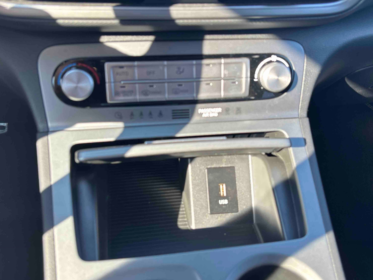 HYUNDAI Kona Electrique 64 kWh - 204 ch Intuitive - Véhicule Occasion - Océane Auto HYUNDAI Kona Electrique 64 kWh - 204 ch Intuitive - Véhicule Occasion Océane Auto