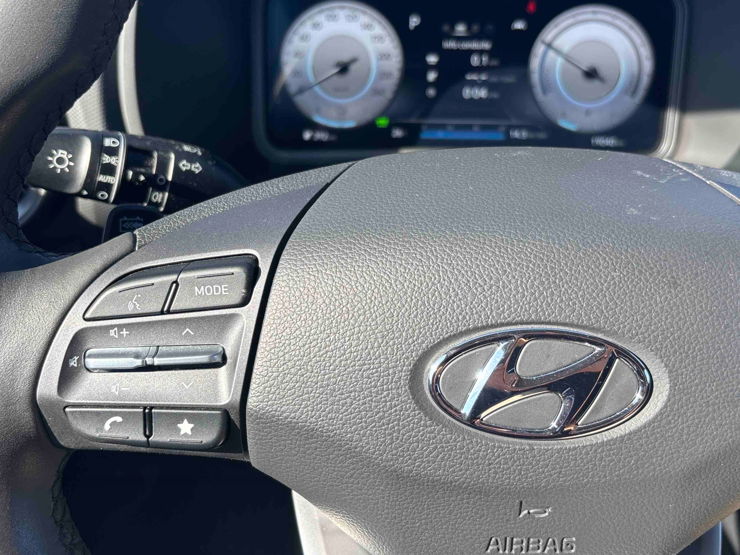 HYUNDAI Kona Electrique 64 kWh - 204 ch Intuitive - Véhicule Occasion - Océane Auto HYUNDAI Kona Electrique 64 kWh - 204 ch Intuitive - Véhicule Occasion Océane Auto