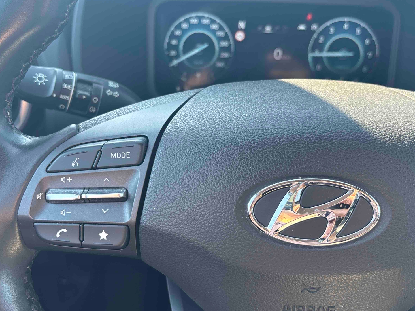 HYUNDAI Kona 1.0 T-GDi 120 Hybrid 48V Creative - Véhicule Occasion - Océane Auto HYUNDAI Kona 1.0 T-GDi 120 Hybrid 48V Creative - Véhicule Occasion Océane Auto