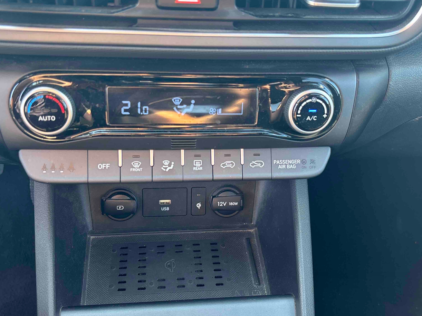 HYUNDAI Kona 1.0 T-GDi 120 Hybrid 48V Creative - Véhicule Occasion - Océane Auto HYUNDAI Kona 1.0 T-GDi 120 Hybrid 48V Creative - Véhicule Occasion Océane Auto