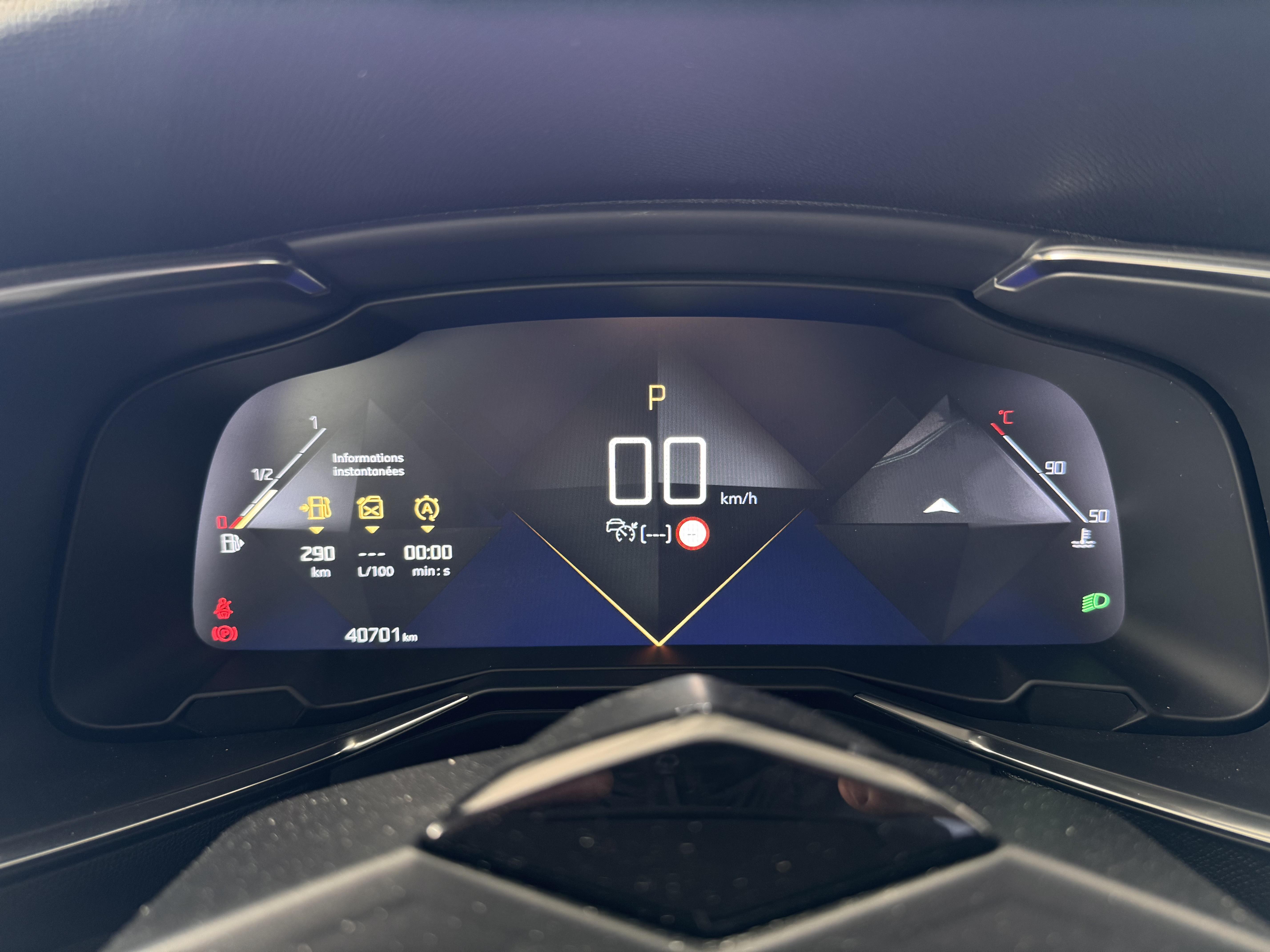 DS DS7 Crossback BlueHDi 130 EAT8 Rivoli - Véhicule Occasion Océane Auto