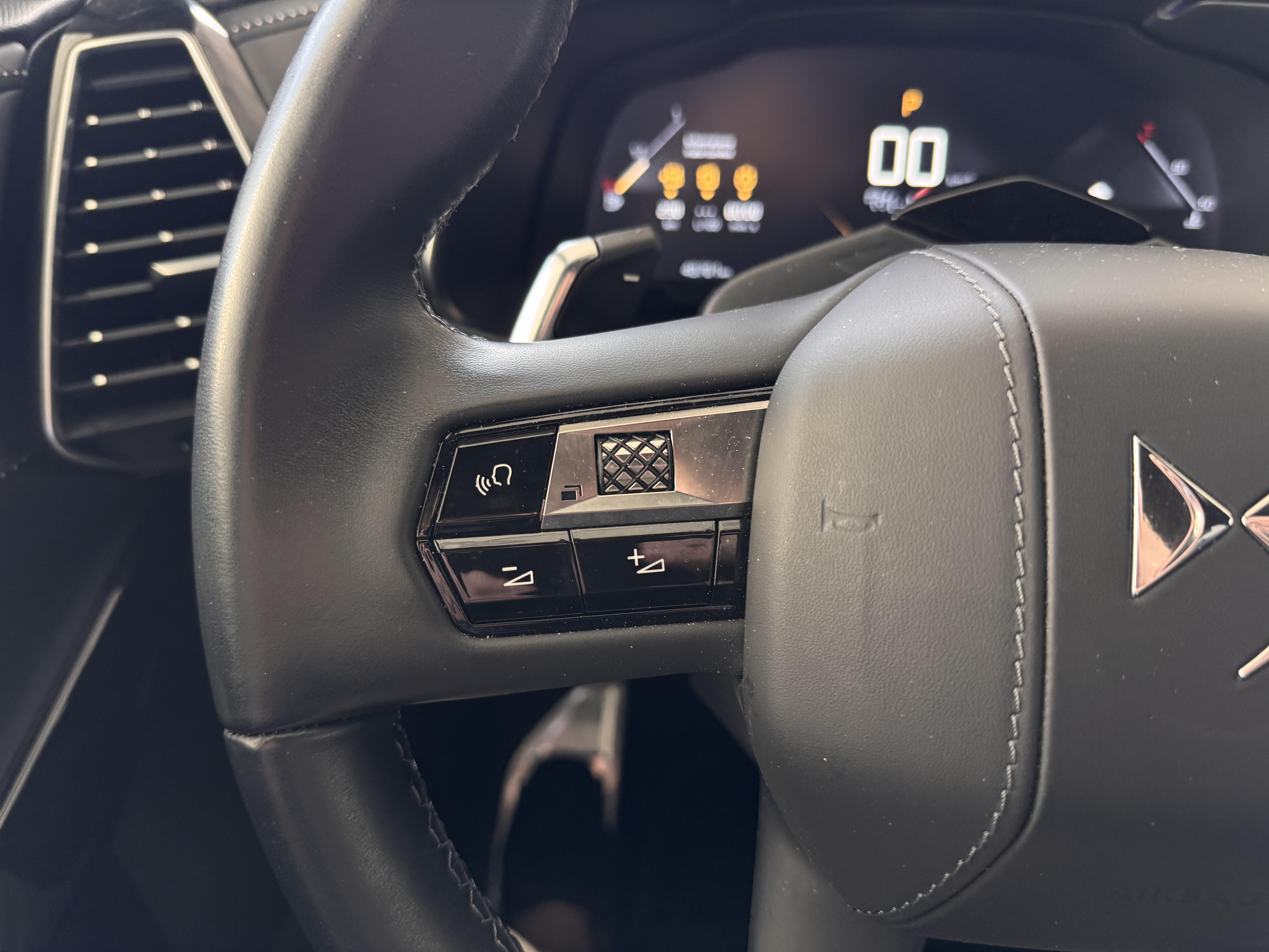 DS DS7 Crossback BlueHDi 130 EAT8 Rivoli - Véhicule Occasion Océane Auto