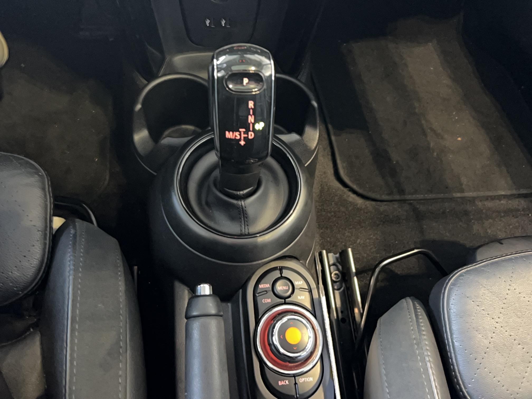 MINI Hatch 5 Portes Cooper SD 170 ch BVA8 Basic - Véhicule Occasion Océane Auto