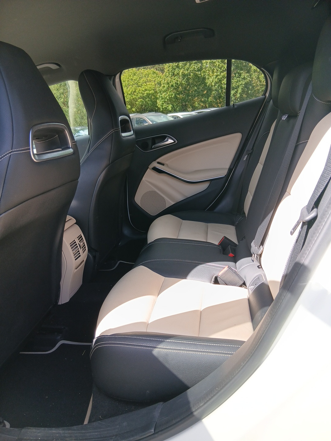 MERCEDES Classe GLA 200 d Sensation 7-G DCT A - Véhicule Occasion - Océane Auto MERCEDES Classe GLA 200 d Sensation 7-G DCT A - Véhicule Occasion Océane Auto