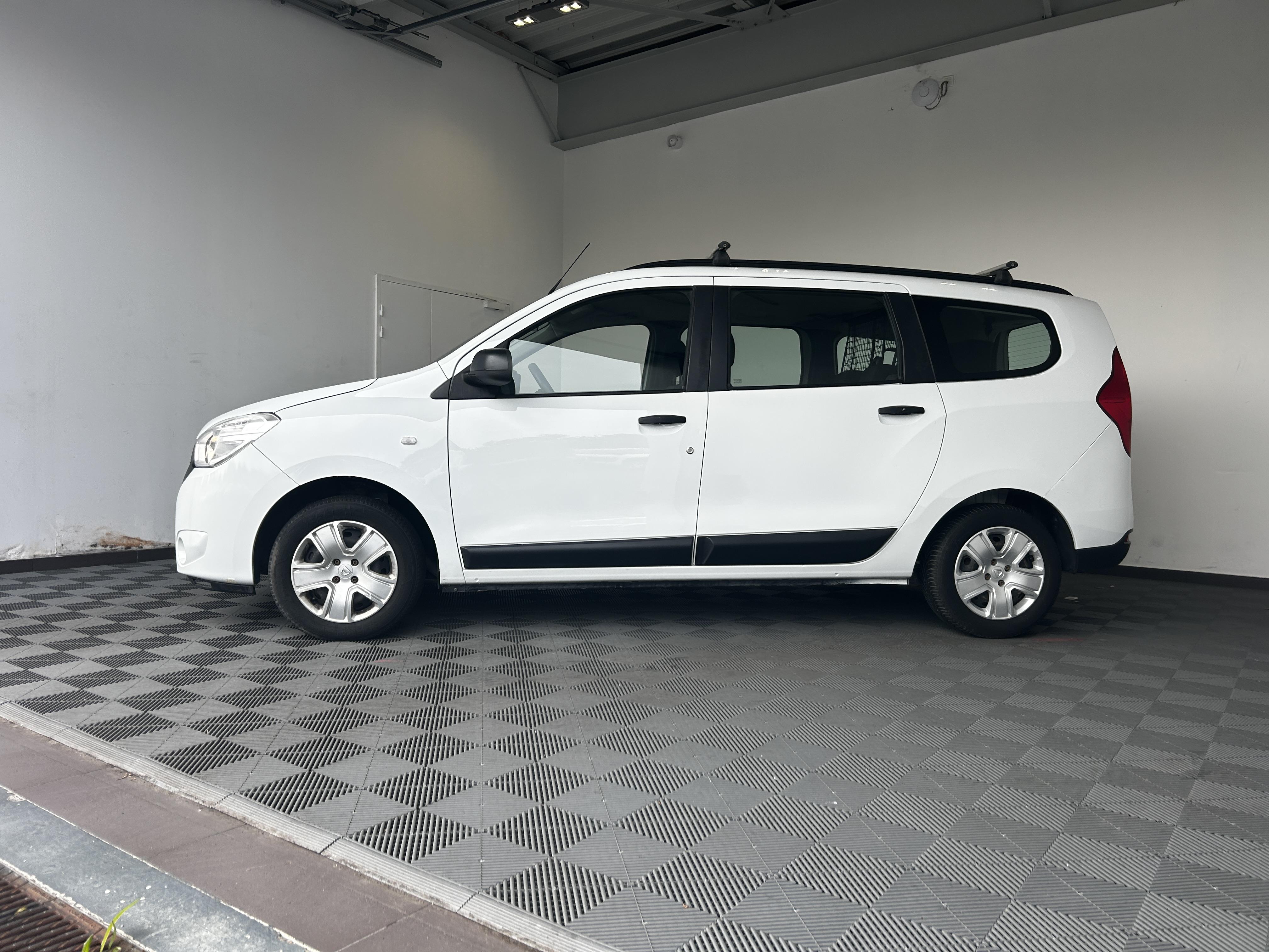 DACIA Lodgy Blue dCi 95 5 places Essentiel - Véhicule Occasion - Océane Auto DACIA Lodgy Blue dCi 95 5 places Essentiel - Véhicule Occasion Océane Auto