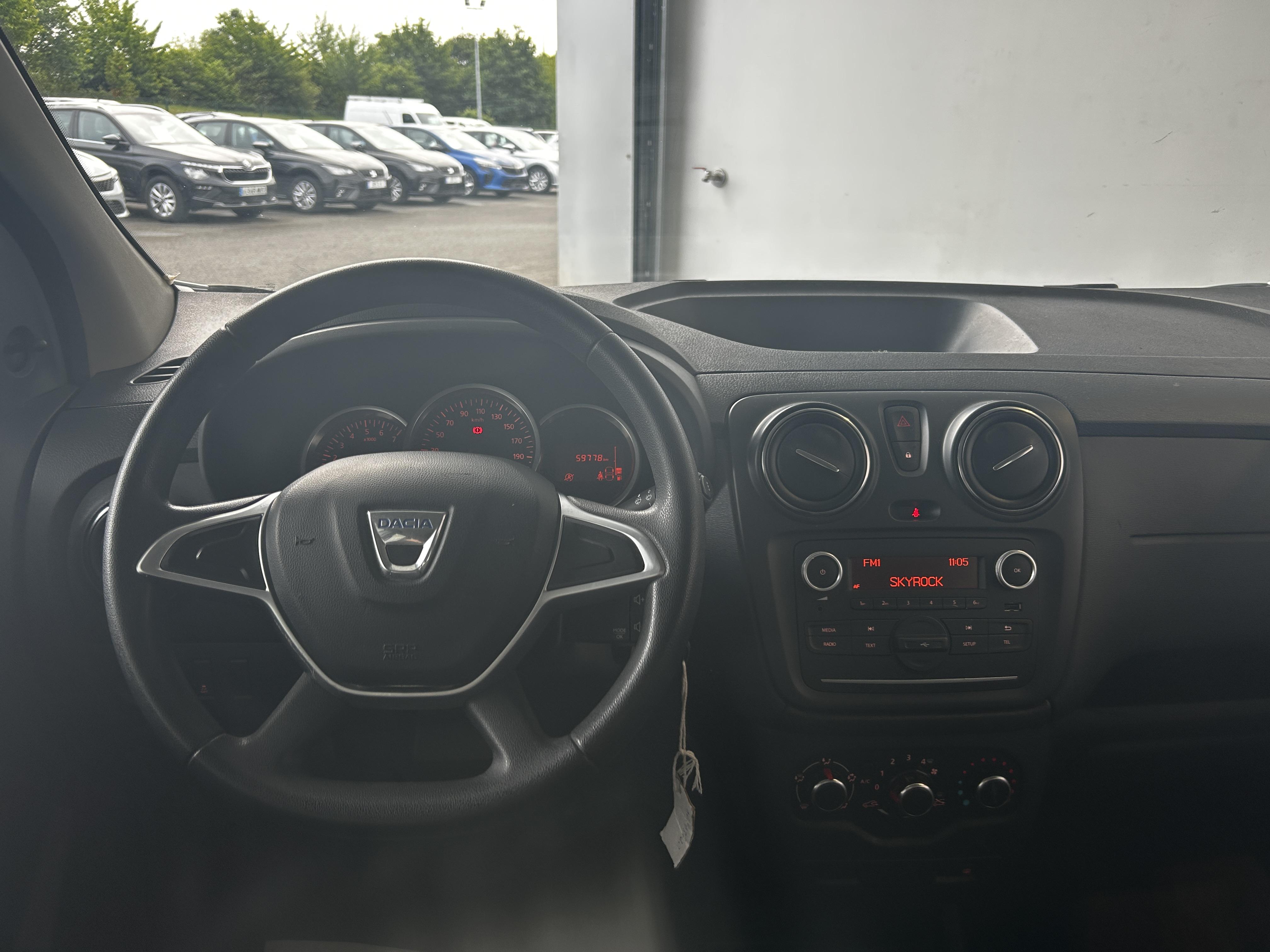 DACIA Lodgy Blue dCi 95 5 places Essentiel - Véhicule Occasion - Océane Auto DACIA Lodgy Blue dCi 95 5 places Essentiel - Véhicule Occasion Océane Auto