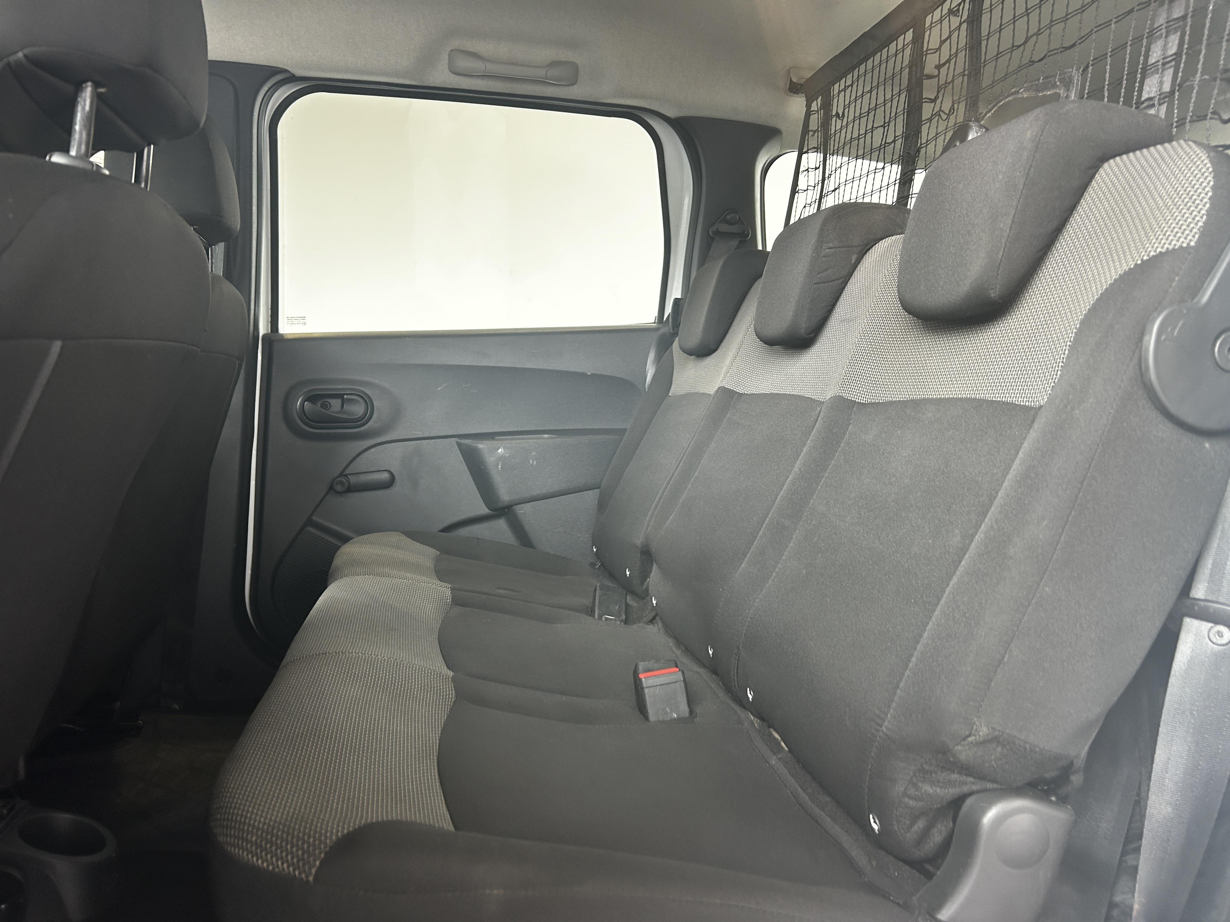 DACIA Lodgy Blue dCi 95 5 places Essentiel - Véhicule Occasion - Océane Auto DACIA Lodgy Blue dCi 95 5 places Essentiel - Véhicule Occasion Océane Auto