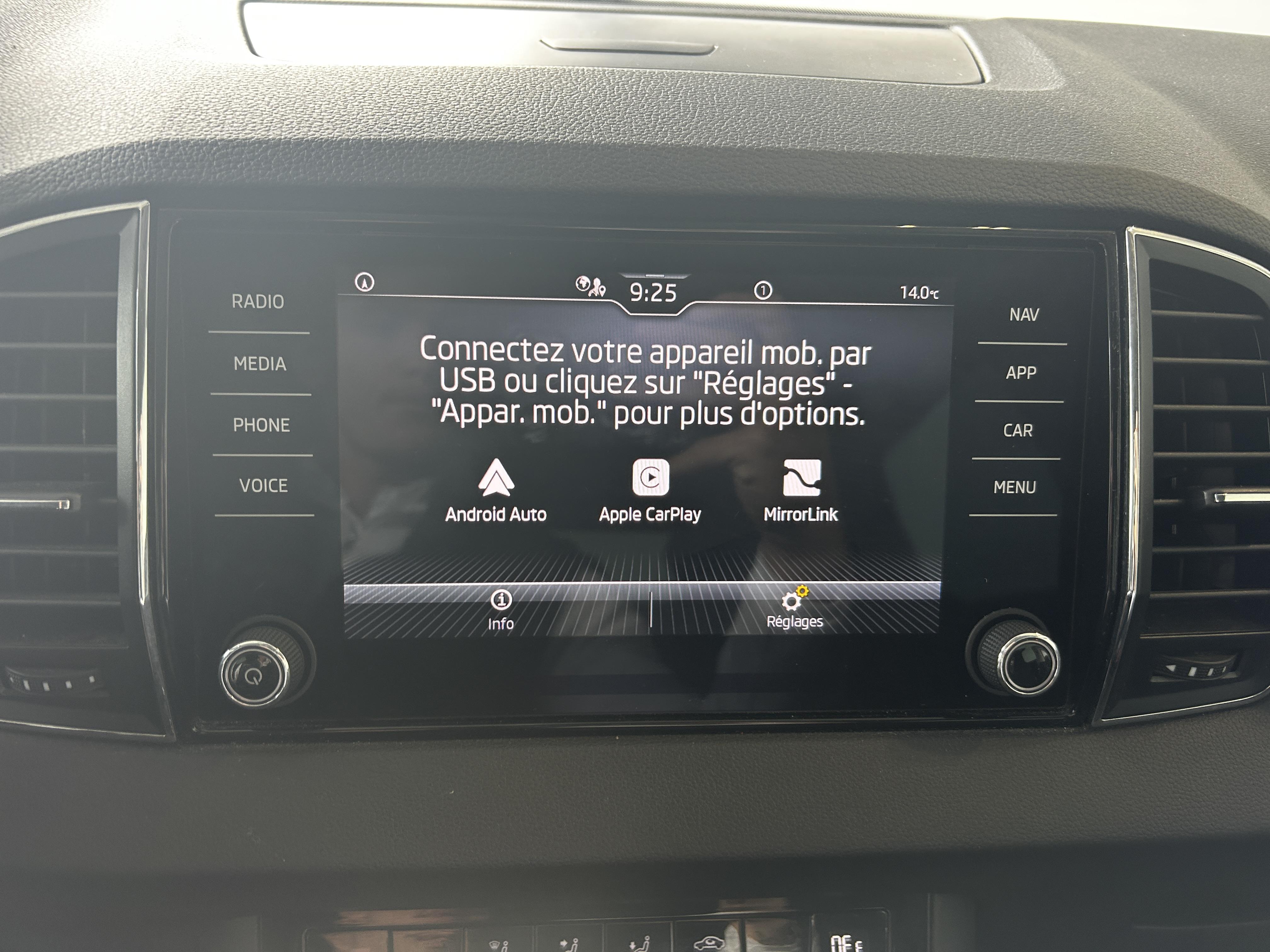 SKODA Karoq 1.5 TSI 150 ch ACT Ambition - Véhicule Occasion - Océane Auto SKODA Karoq 1.5 TSI 150 ch ACT Ambition - Véhicule Occasion Océane Auto