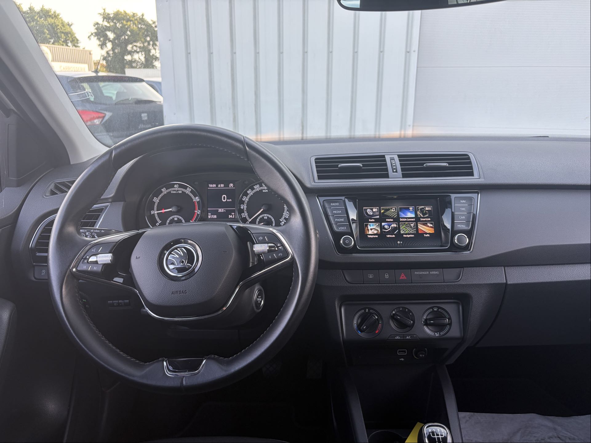 SKODA Fabia 1.0 TSI 95 ch BVM5 Business - Véhicule Occasion - Océane Auto SKODA Fabia 1.0 TSI 95 ch BVM5 Business - Véhicule Occasion Océane Auto