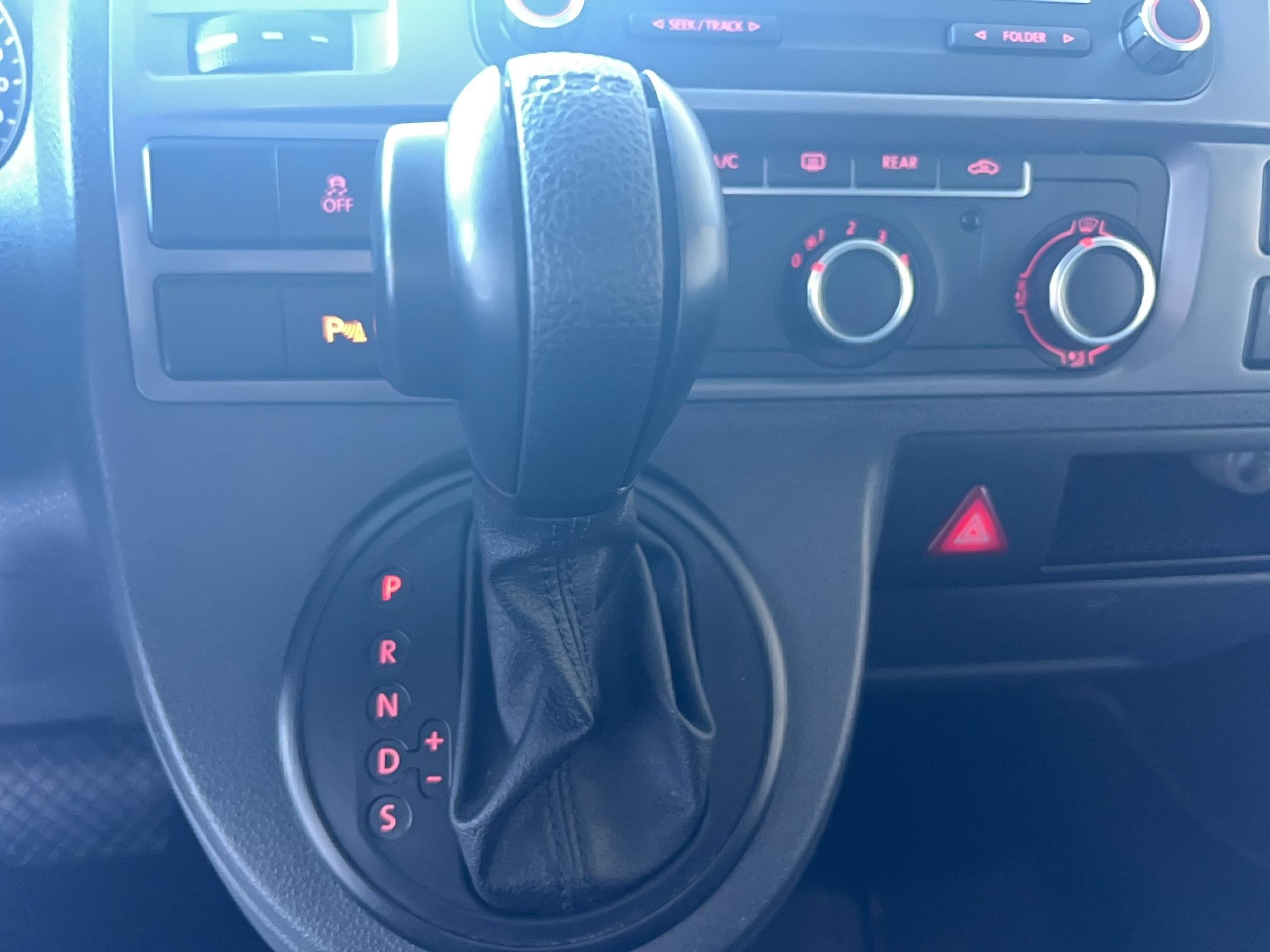 VOLKSWAGEN UTILITAIRES Caravelle 2.0 BiTDI 180 Courte Confortline - Véhicule Occasion Océane Auto