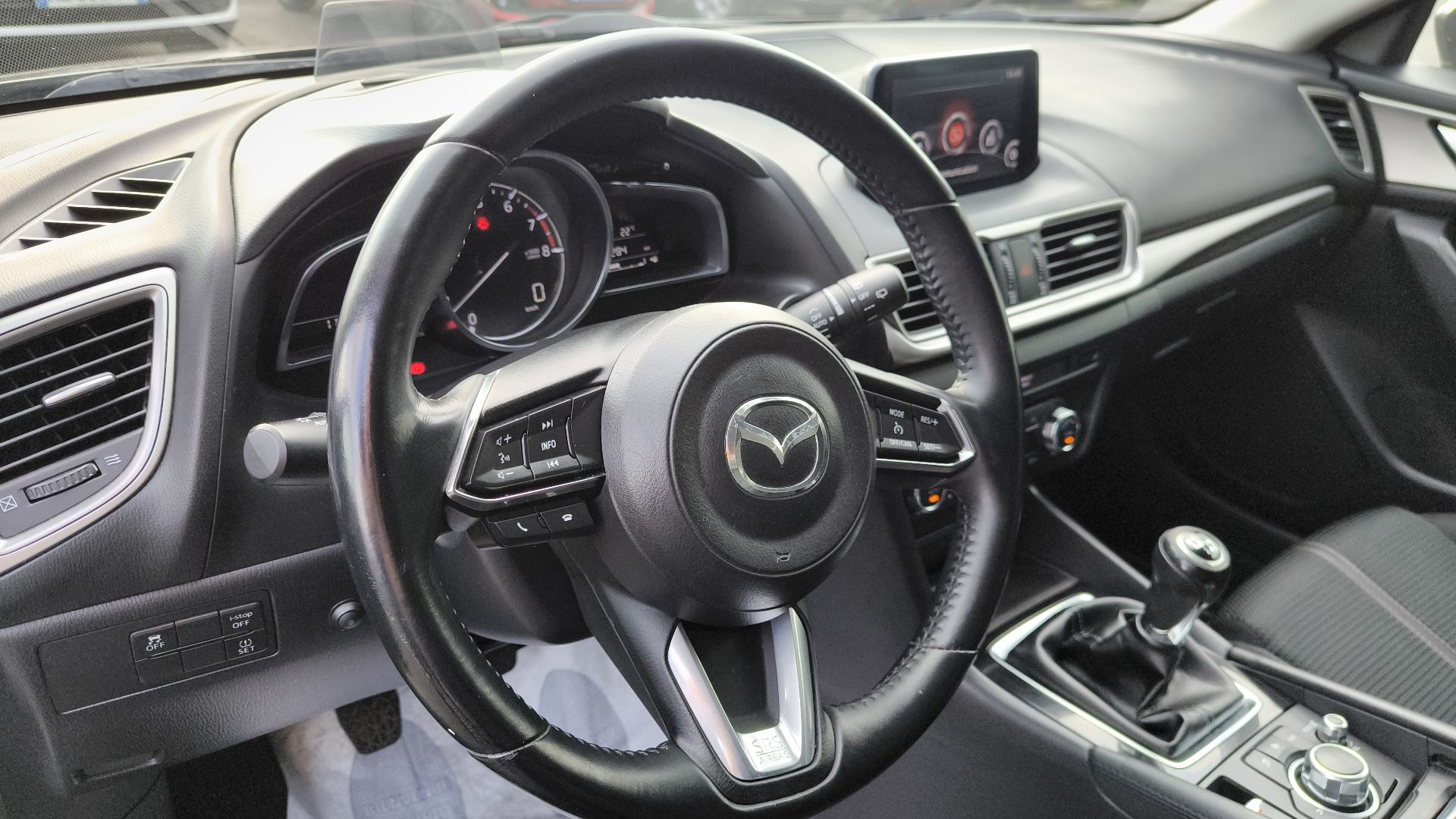 MAZDA Mazda3 2.0L SKYACTIV-G 120 ch Elegance - Véhicule Occasion - Océane Auto MAZDA Mazda3 2.0L SKYACTIV-G 120 ch Elegance - Véhicule Occasion Océane Auto