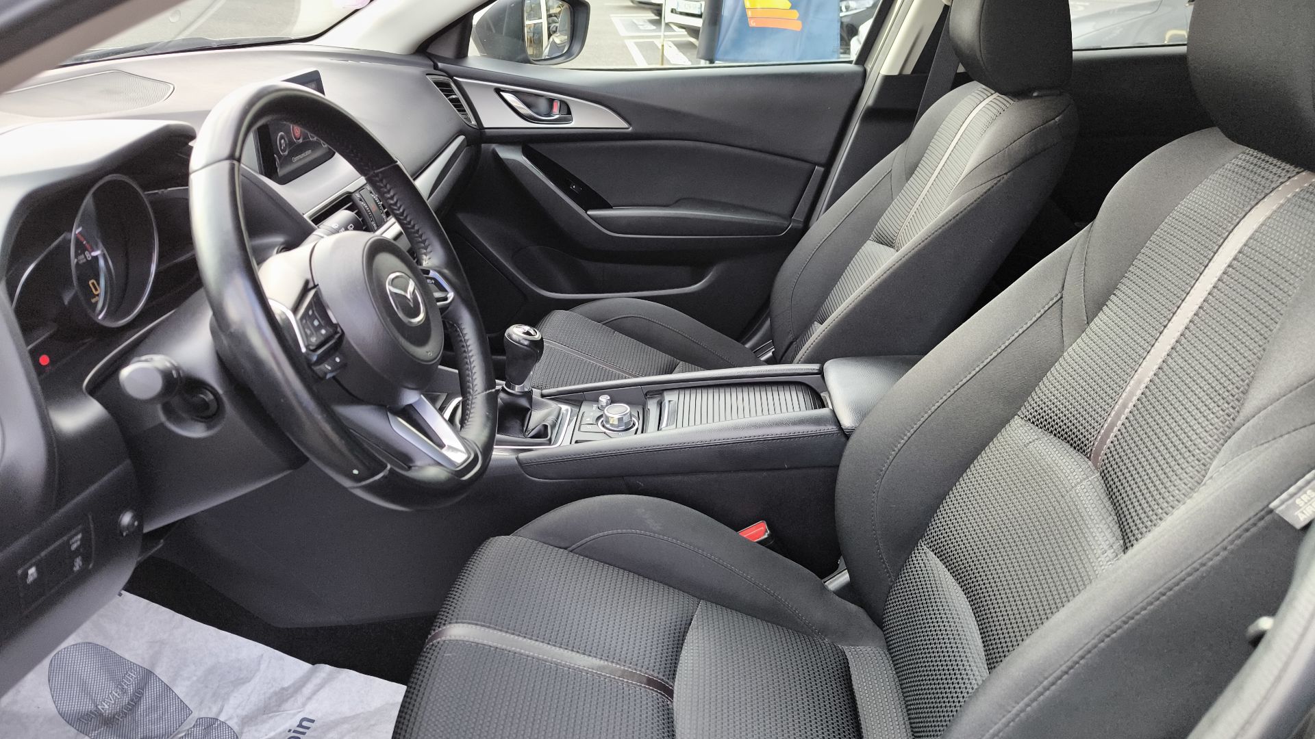MAZDA Mazda3 2.0L SKYACTIV-G 120 ch Elegance - Véhicule Occasion - Océane Auto MAZDA Mazda3 2.0L SKYACTIV-G 120 ch Elegance - Véhicule Occasion Océane Auto