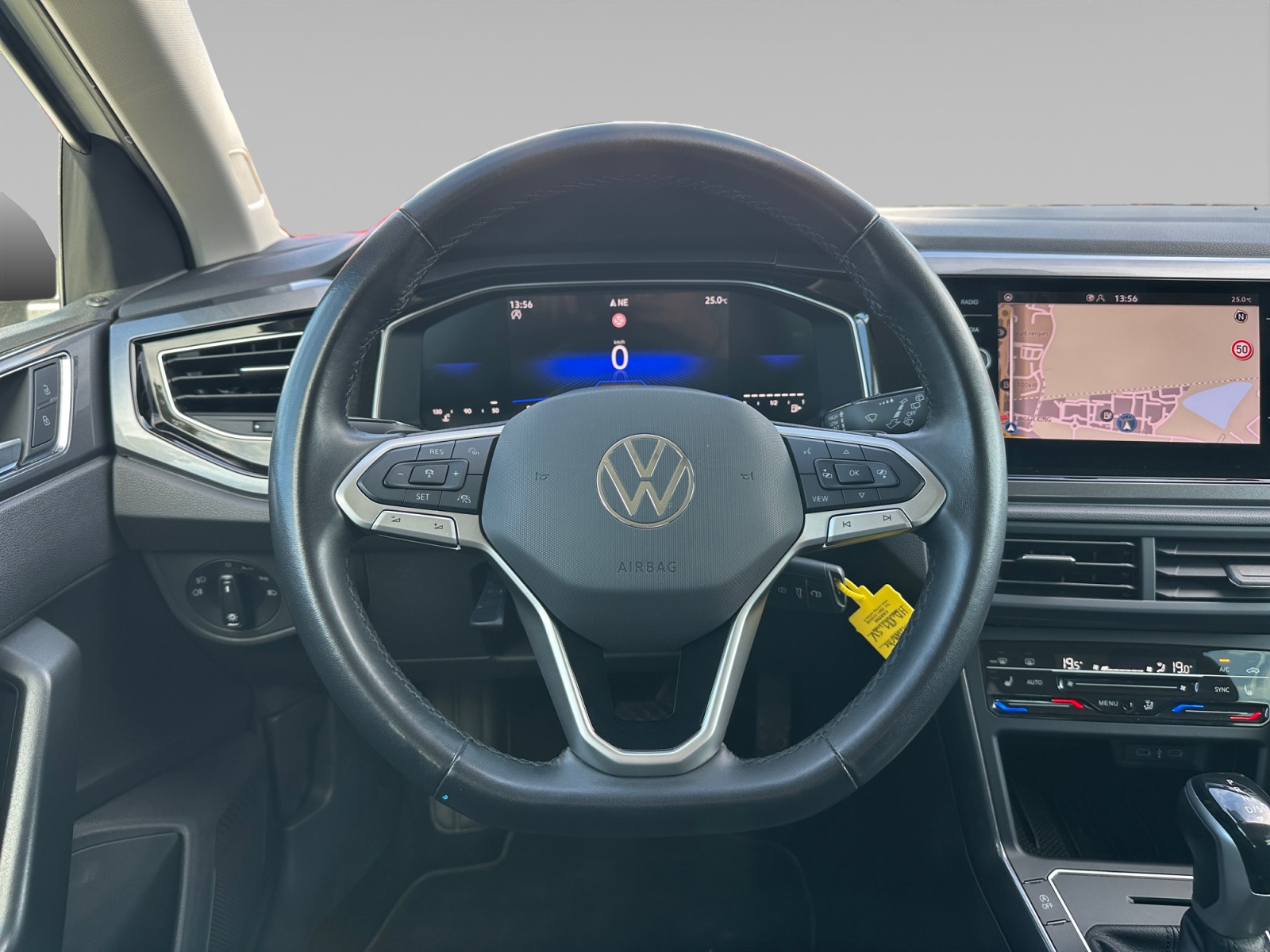 VOLKSWAGEN POLO POSTE+DE+PILOTAGE