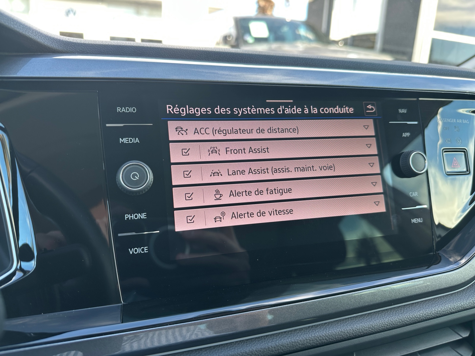 VOLKSWAGEN POLO