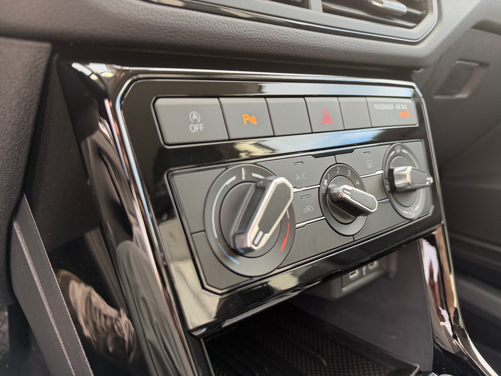 VOLKSWAGEN T CROSS