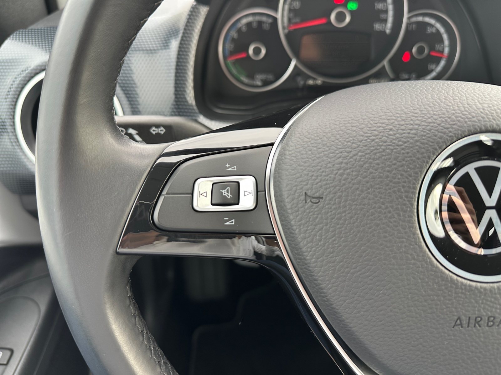 VOLKSWAGEN E UP+20