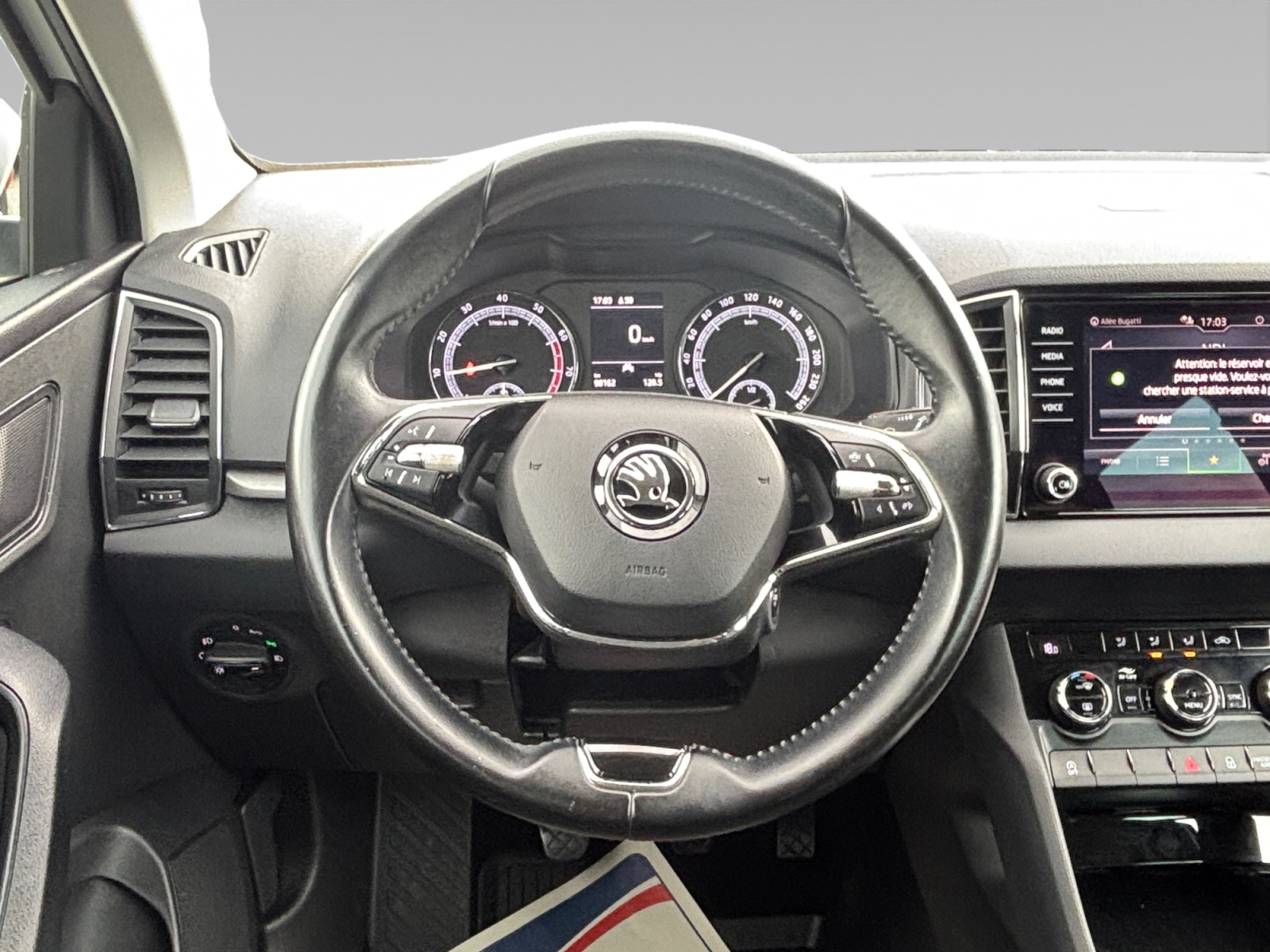 SKODA KAROQ POSTE+DE+PILOTAGE