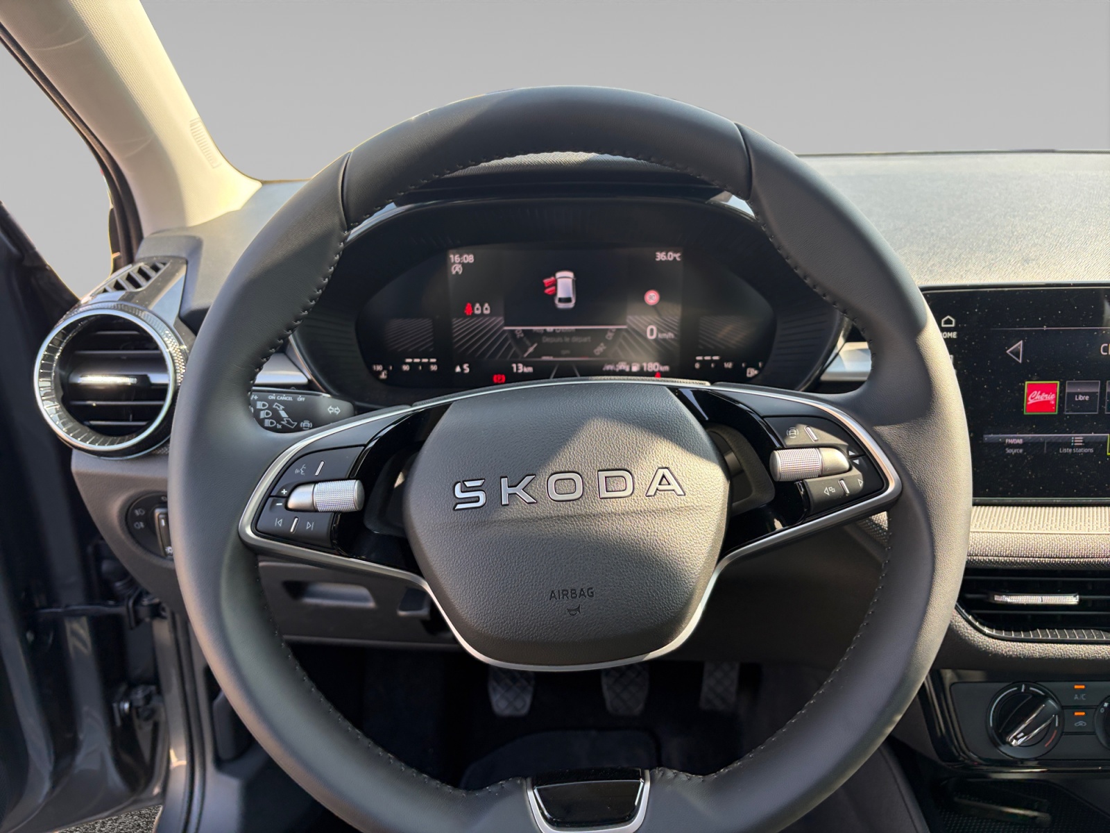 SKODA FABIA POSTE+DE+PILOTAGE
