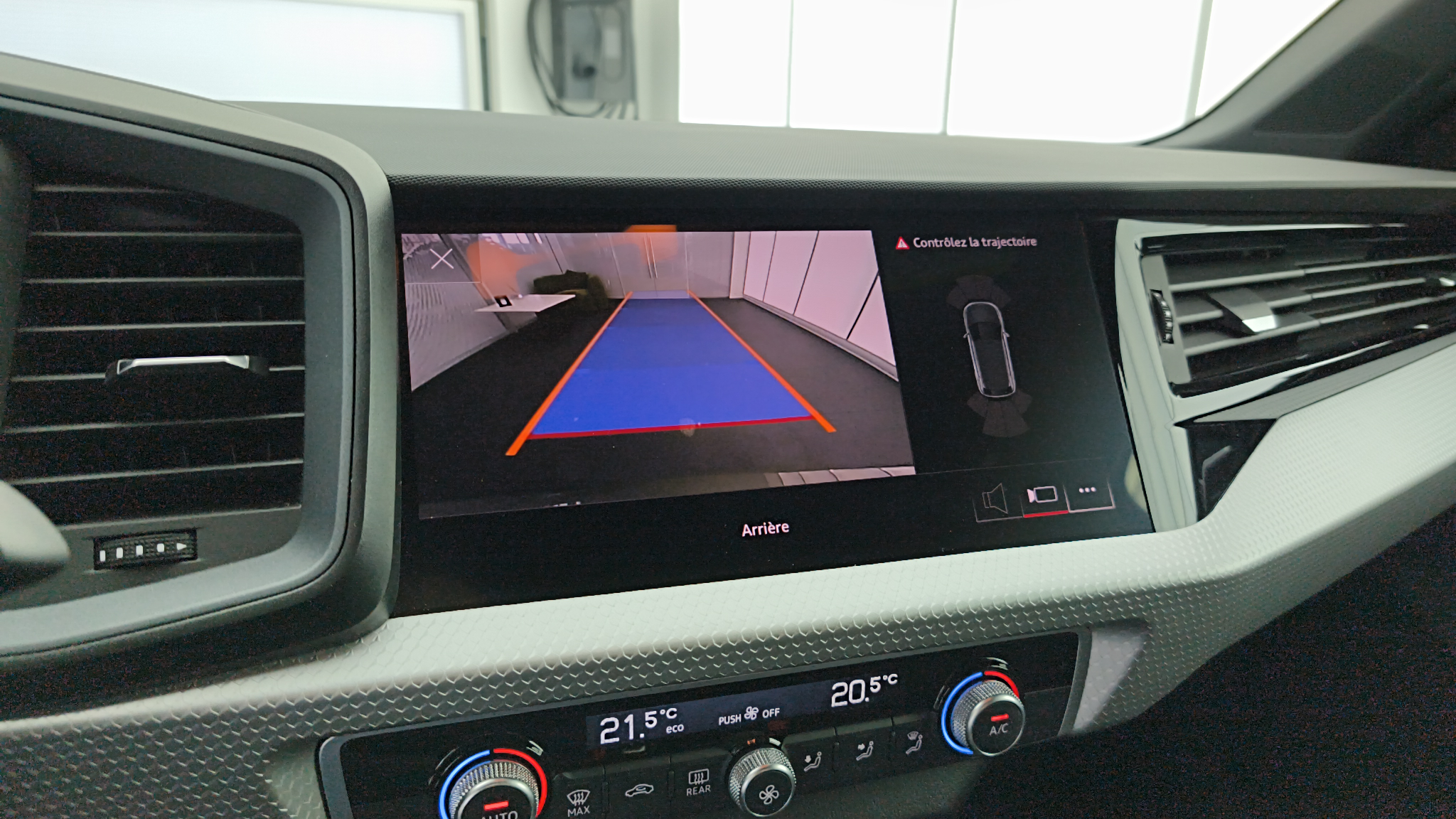 AUDI A1+SPORTBACK CONSOLE+CENTRALE+ +CAMERA+DE+RECUL