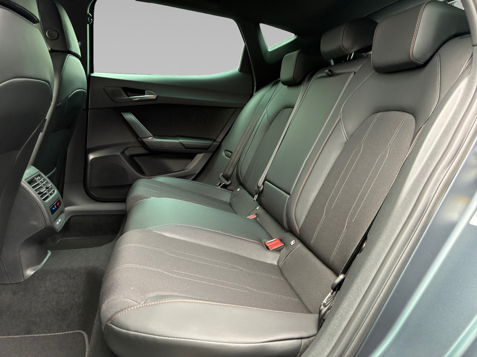 CUPRA LEON SIEGE+ARRIERE+GAUCHE