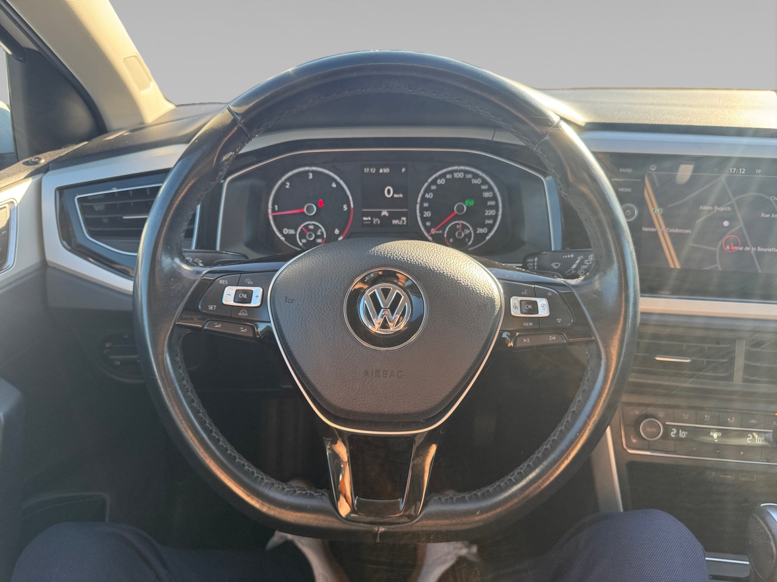 VOLKSWAGEN POLO POSTE+DE+PILOTAGE