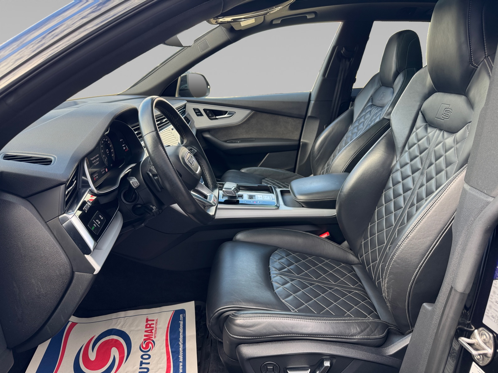 AUDI Q8 INTERIEUR+CONDUCTEUR