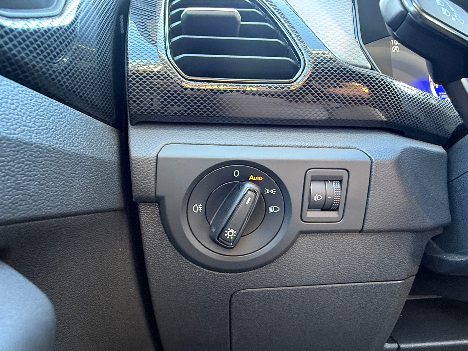 VOLKSWAGEN T CROSS