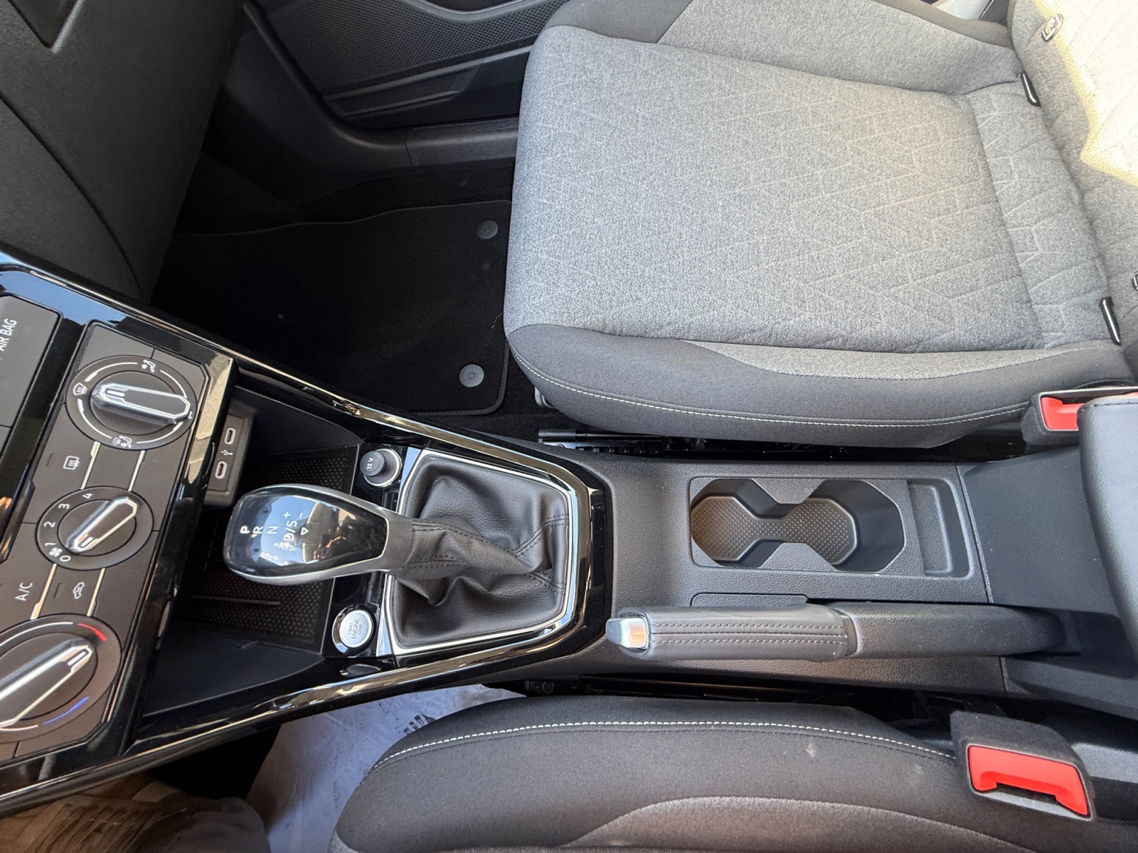 VOLKSWAGEN T CROSS
