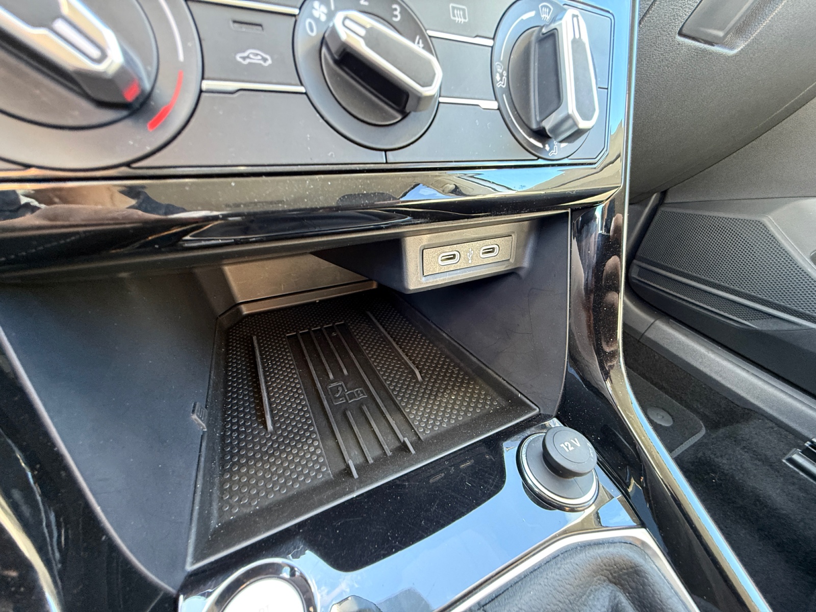VOLKSWAGEN T CROSS